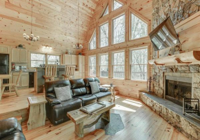 Wooded ViewsNear Helen w Fireplace & Hot Tub